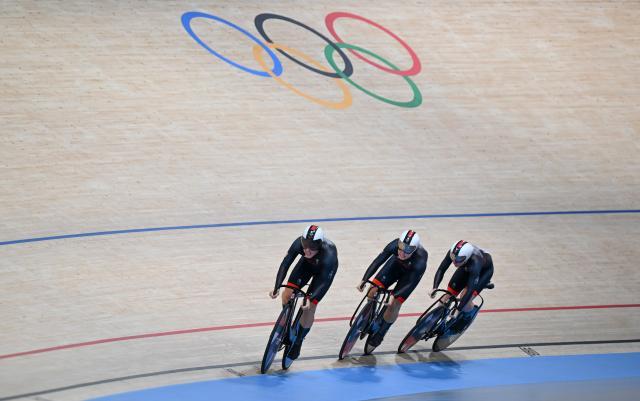 巴黎奥运会丨场地自行车——女子团体竞速赛赛况XxjpseC008572_20240806_MVPFN0A001.jpg